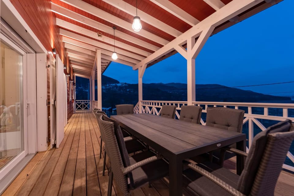 Natural landscape, View (from property/room), Balcony/Terrace, Dining area