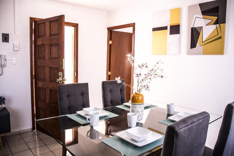 Seating area, Dining area