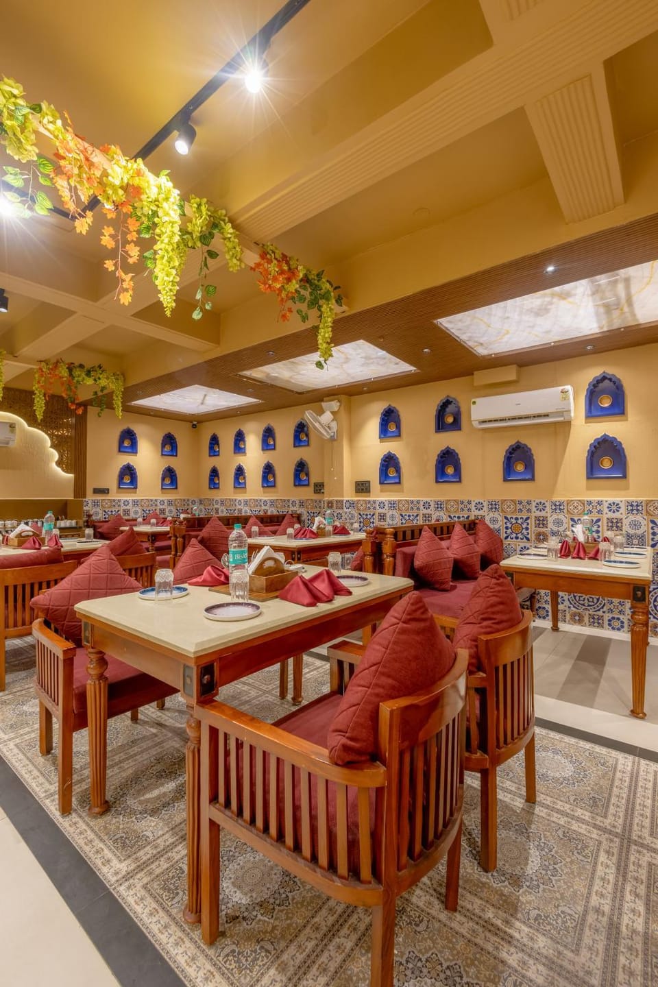 Restaurant/places to eat, Living room, Banquet/Function facilities, Seating area