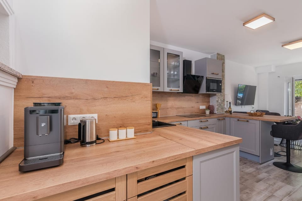 Coffee/tea facilities, Kitchen or kitchenette
