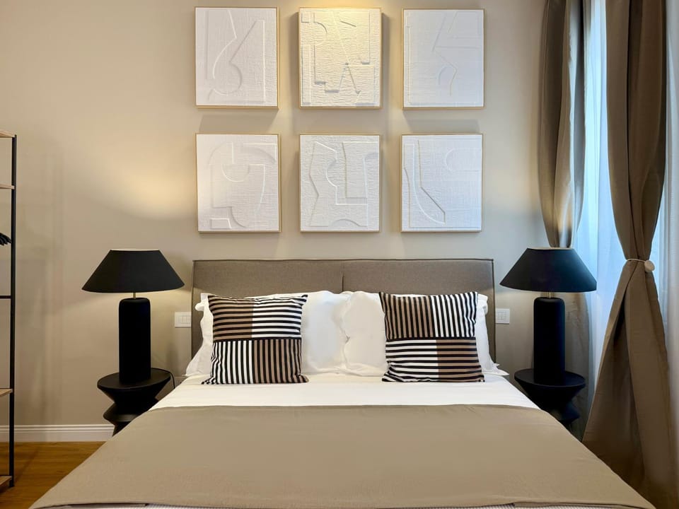 Bed, Photo of the whole room, Bedroom