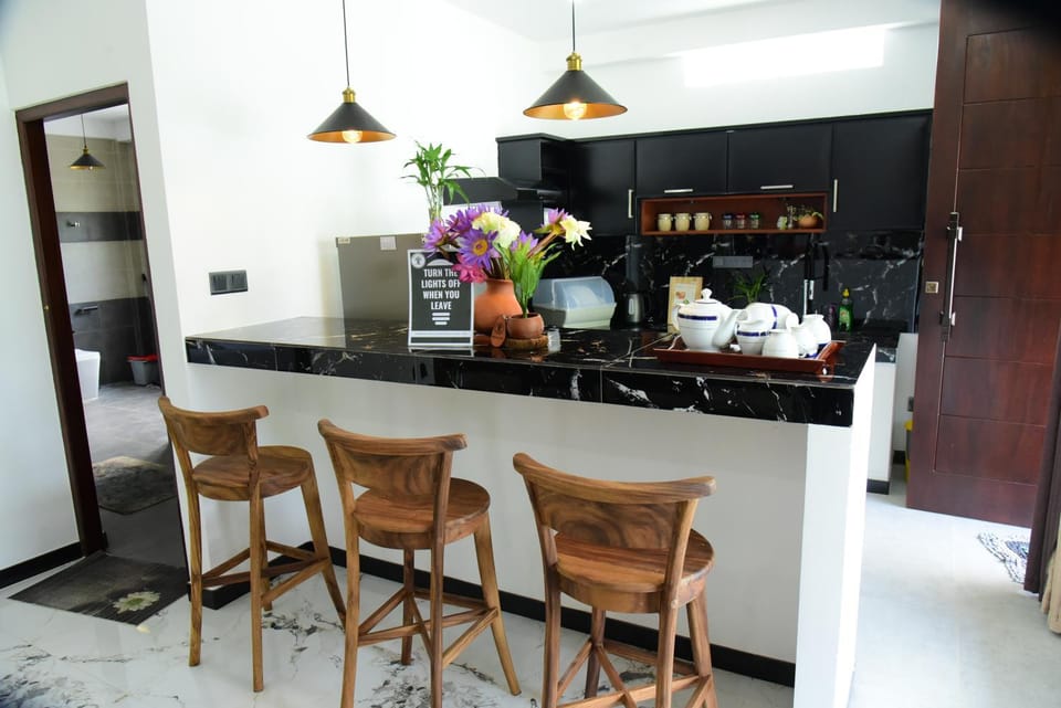 Kitchen or kitchenette, Seating area