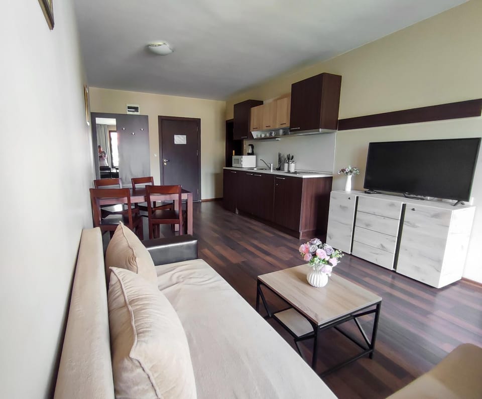 TV and multimedia, Kitchen or kitchenette, Living room, Dining area, pet friendly, stove