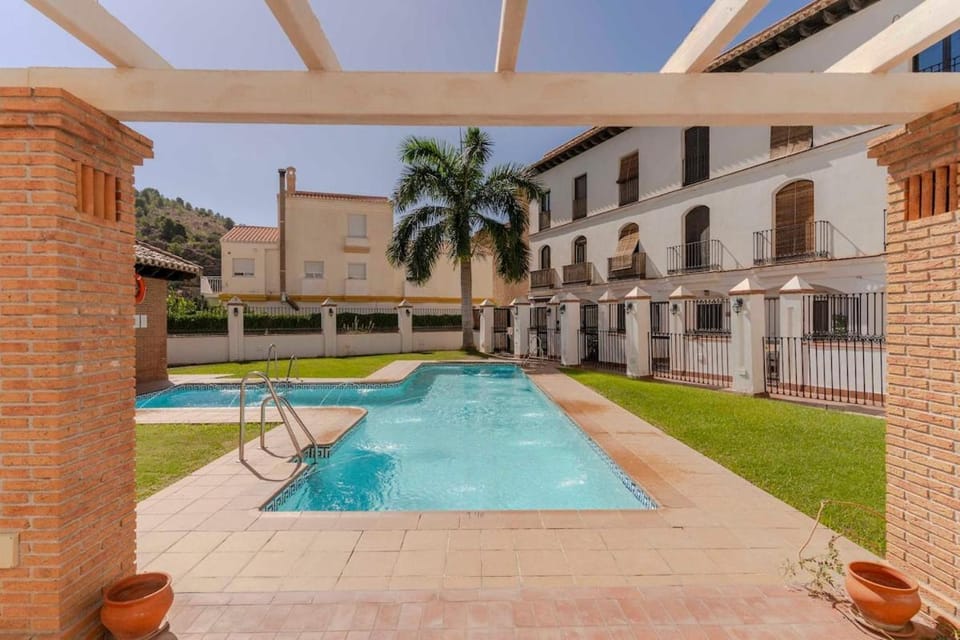 Swimming pool, sunbed