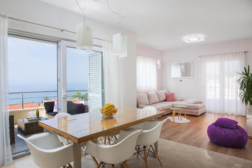 Living room, Dining area, Sea view