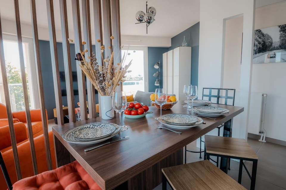 Seating area, Dining area