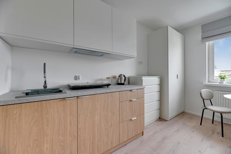 Kitchen or kitchenette, Dining area, stove