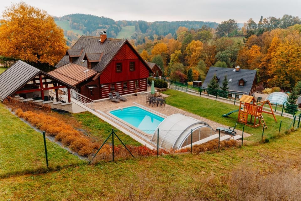 Property building, Garden, Swimming pool