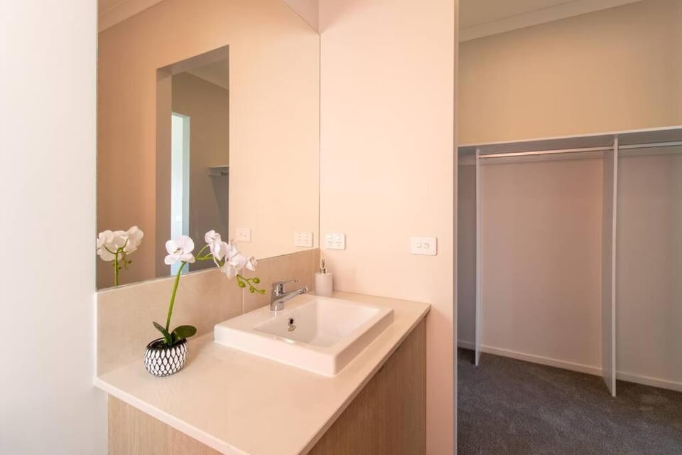 Haven Home in Clyde House in Melbourne