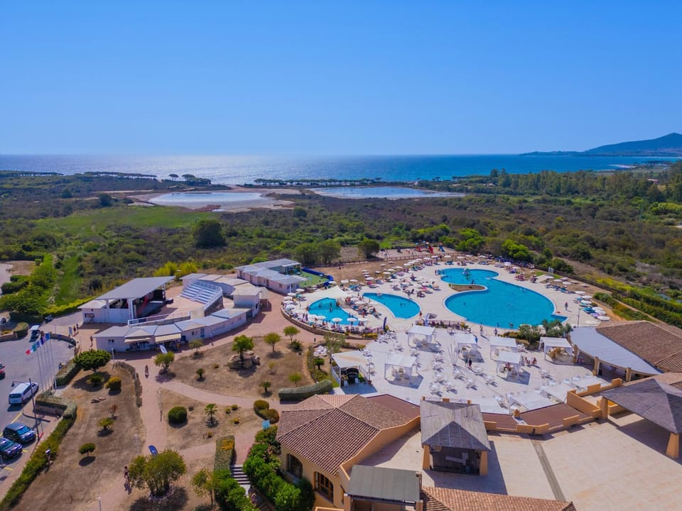 Property building, Natural landscape, Bird's eye view, Mountain view, Pool view, Swimming pool