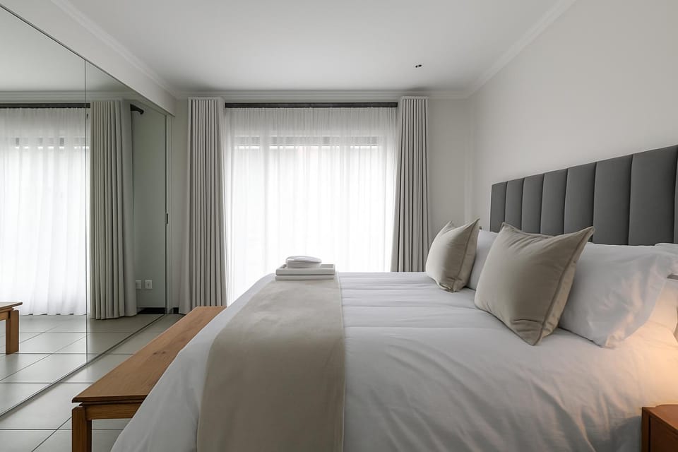Cozy 2-Bedroom Apartment with Pool & Gym near Fourways Mall and Hospital Apartment in Sandton
