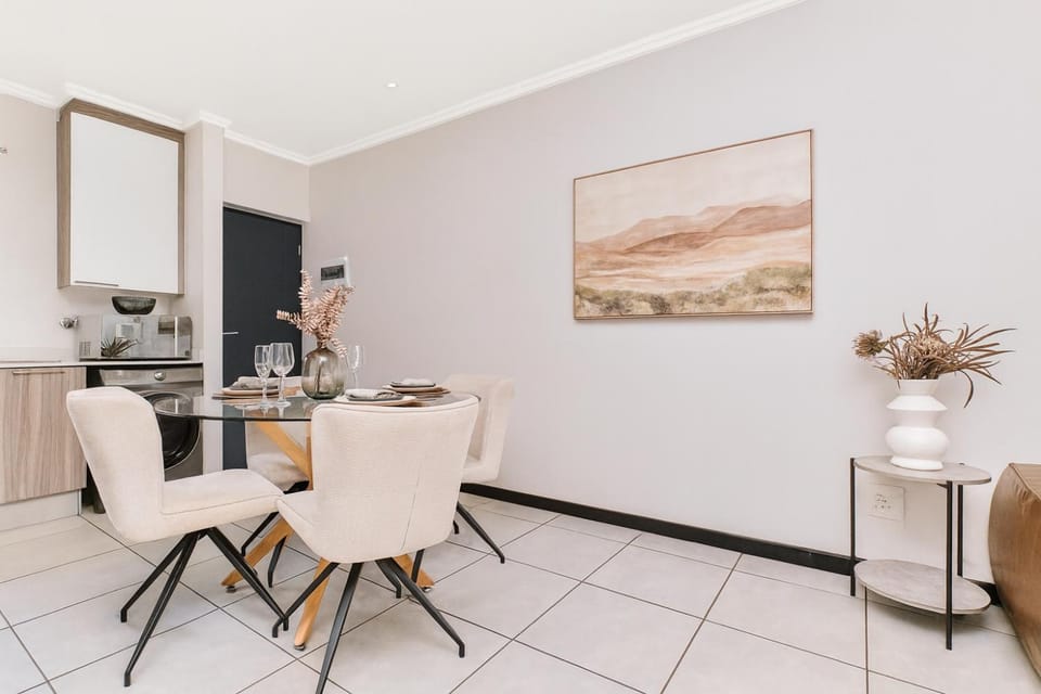 The Royale Stays - Apartment with Pool & Gym near Fourways Mall and Hospital Apartment in Sandton