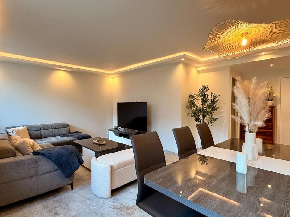 Elegant & Spacious Apartment - Paris 20 Apartment in Paris