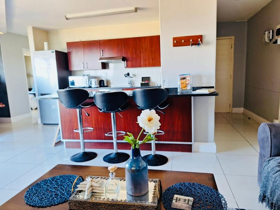 Kitchen or kitchenette, Seating area