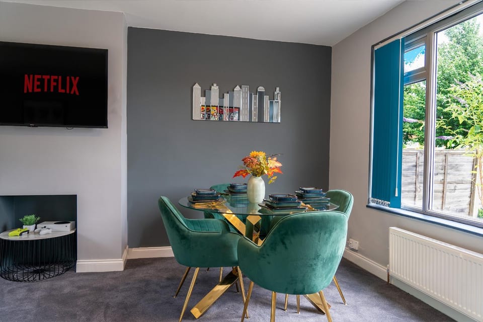 Communal lounge/ TV room, Dining area