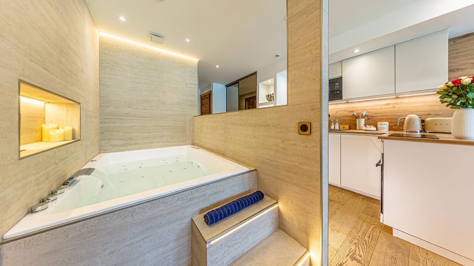 Le Rivage Alpin, Balnéothérapie, Vue lac Apartment in Tresserve