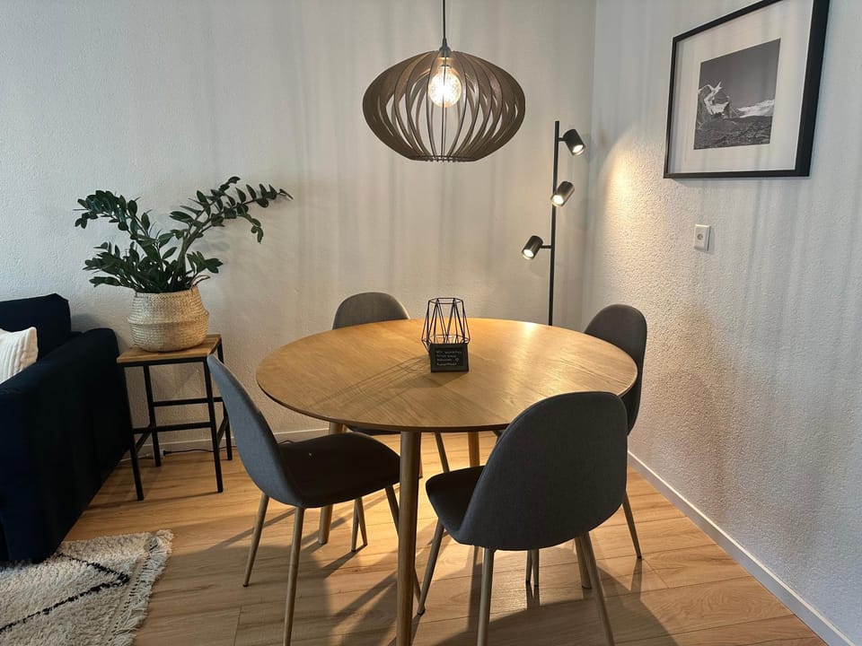 Living room, Dining area, Food
