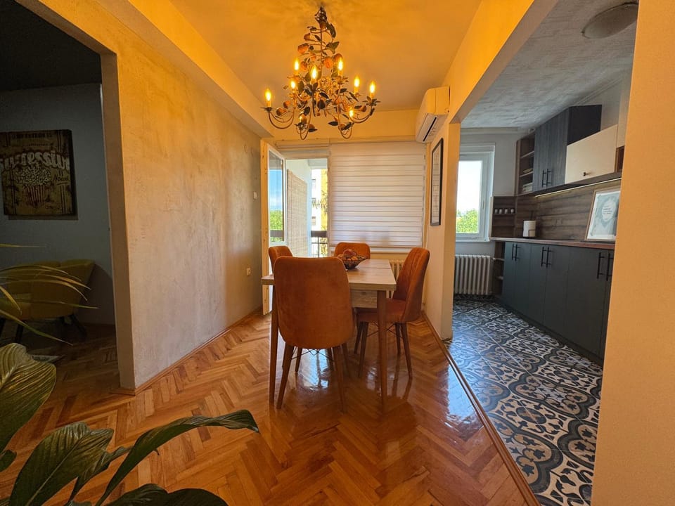 Kitchen or kitchenette, Seating area, Dining area