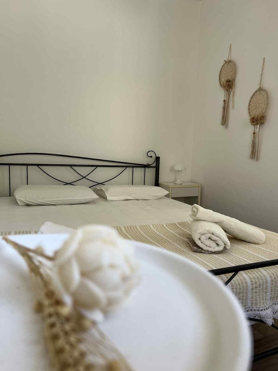 Bed, Bedroom, towels