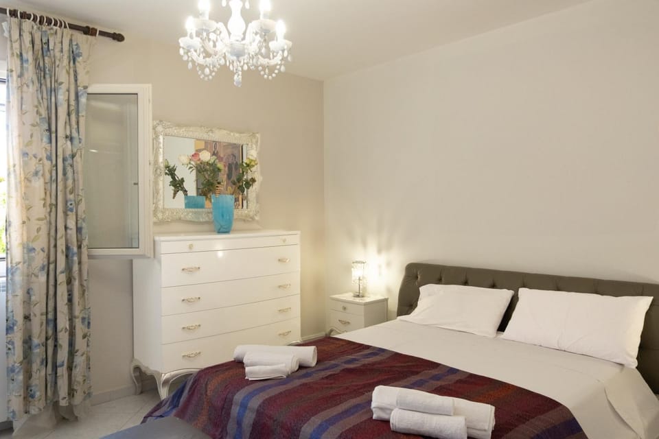 Bed, Photo of the whole room, Bedroom, towels, wardrobe