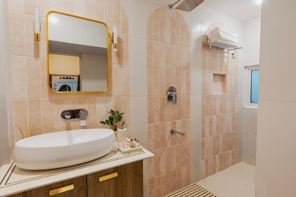 Shower, Bathroom, towels