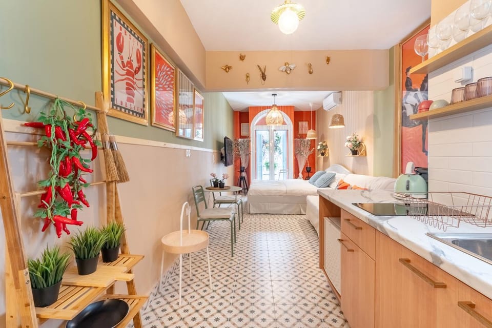 Bedroom, kitchen