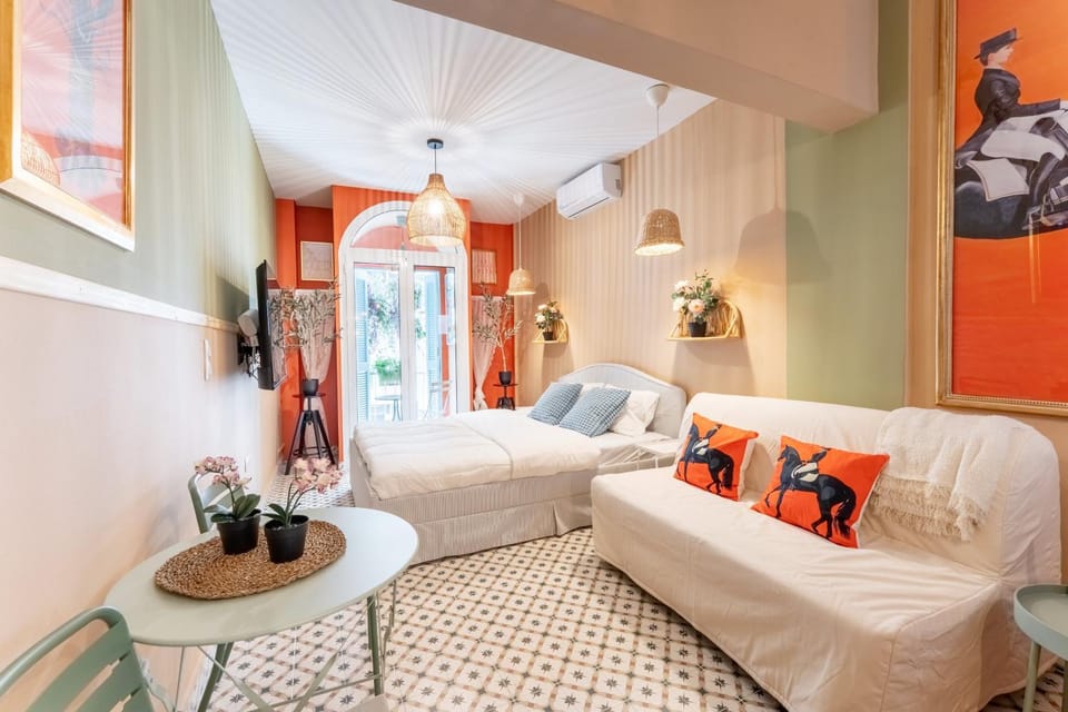 Seating area, Bedroom