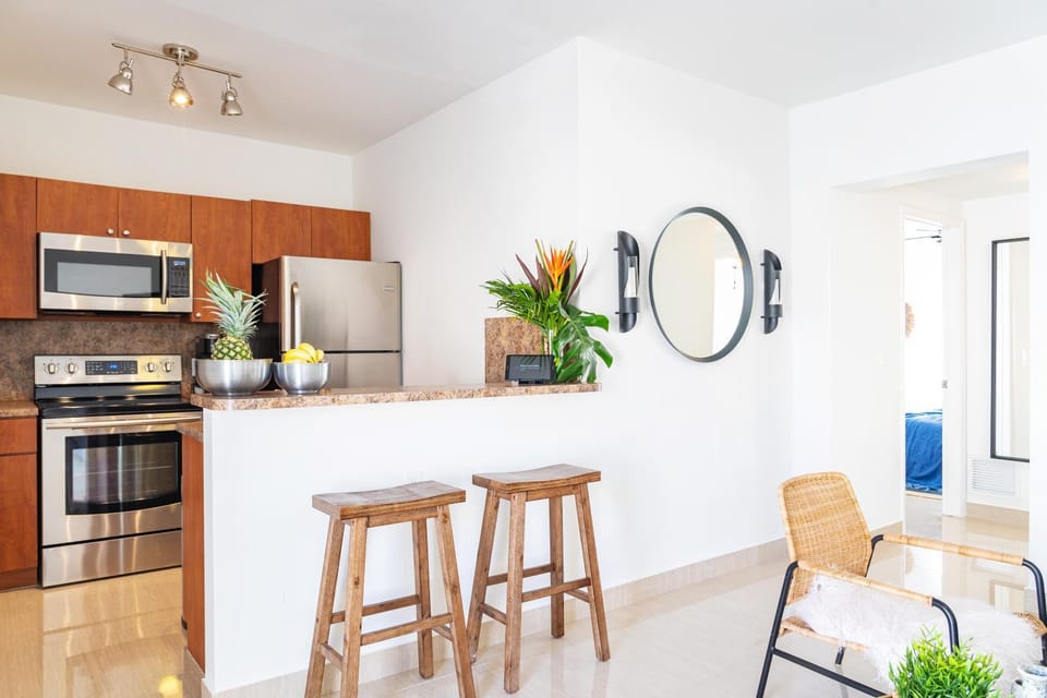 Kitchen or kitchenette, Dining area, oven, stove