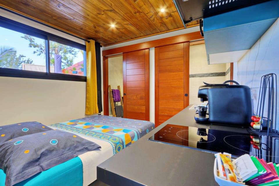 Bed, Kitchen or kitchenette