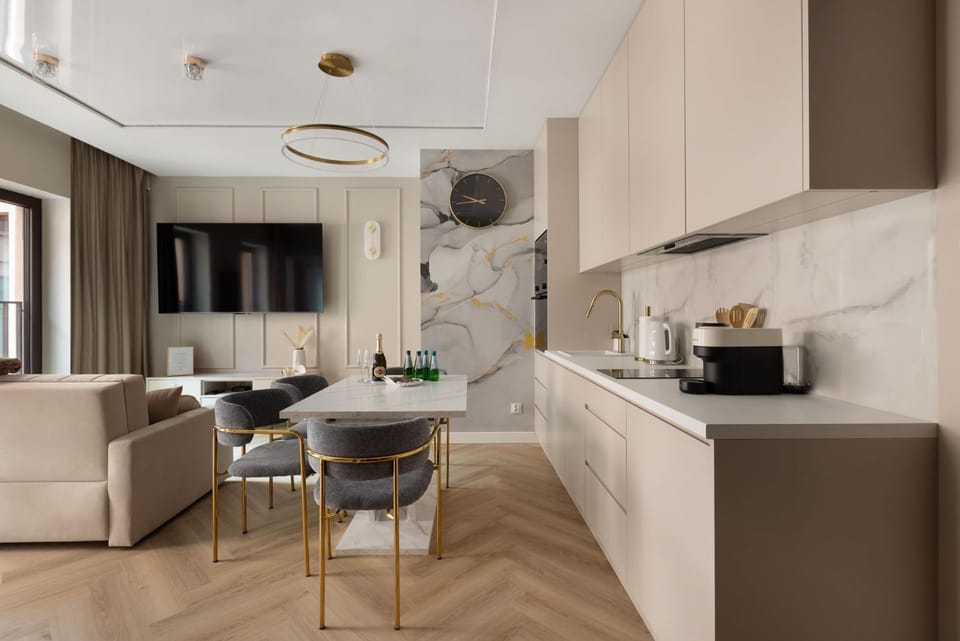 TV and multimedia, Kitchen or kitchenette, Living room, Seating area, Dining area