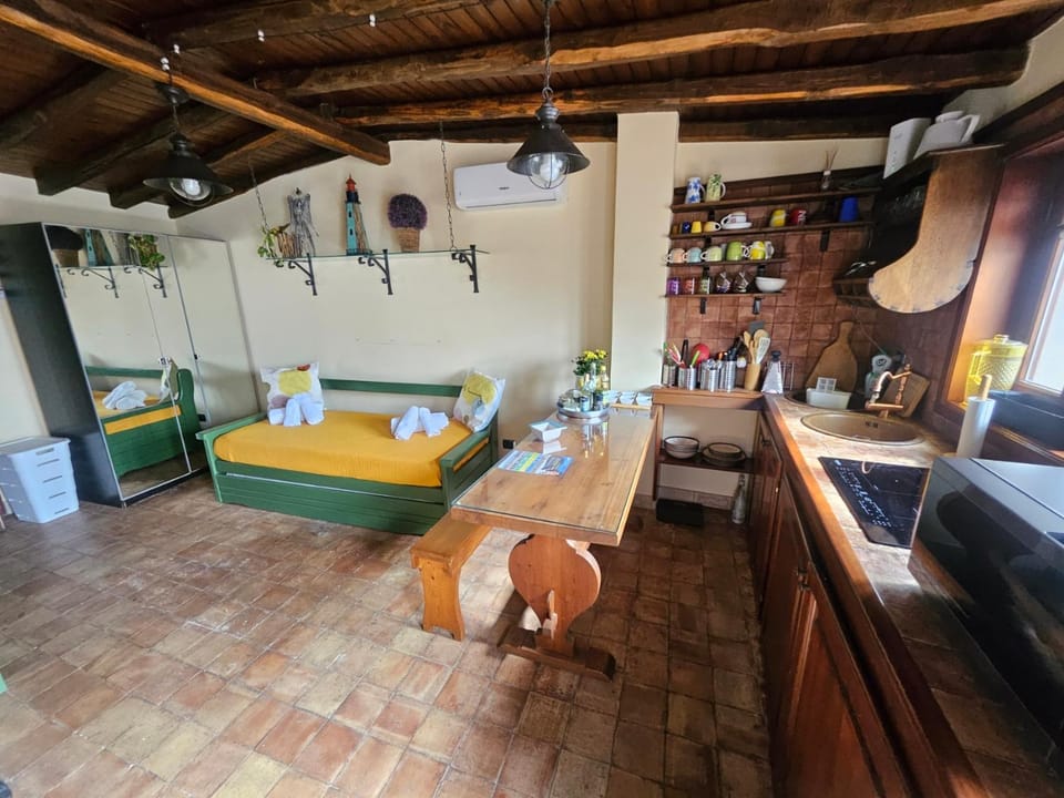 Kitchen or kitchenette, Living room
