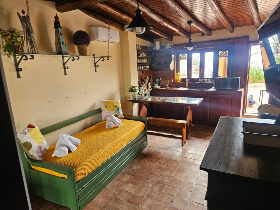 Kitchen or kitchenette, Living room