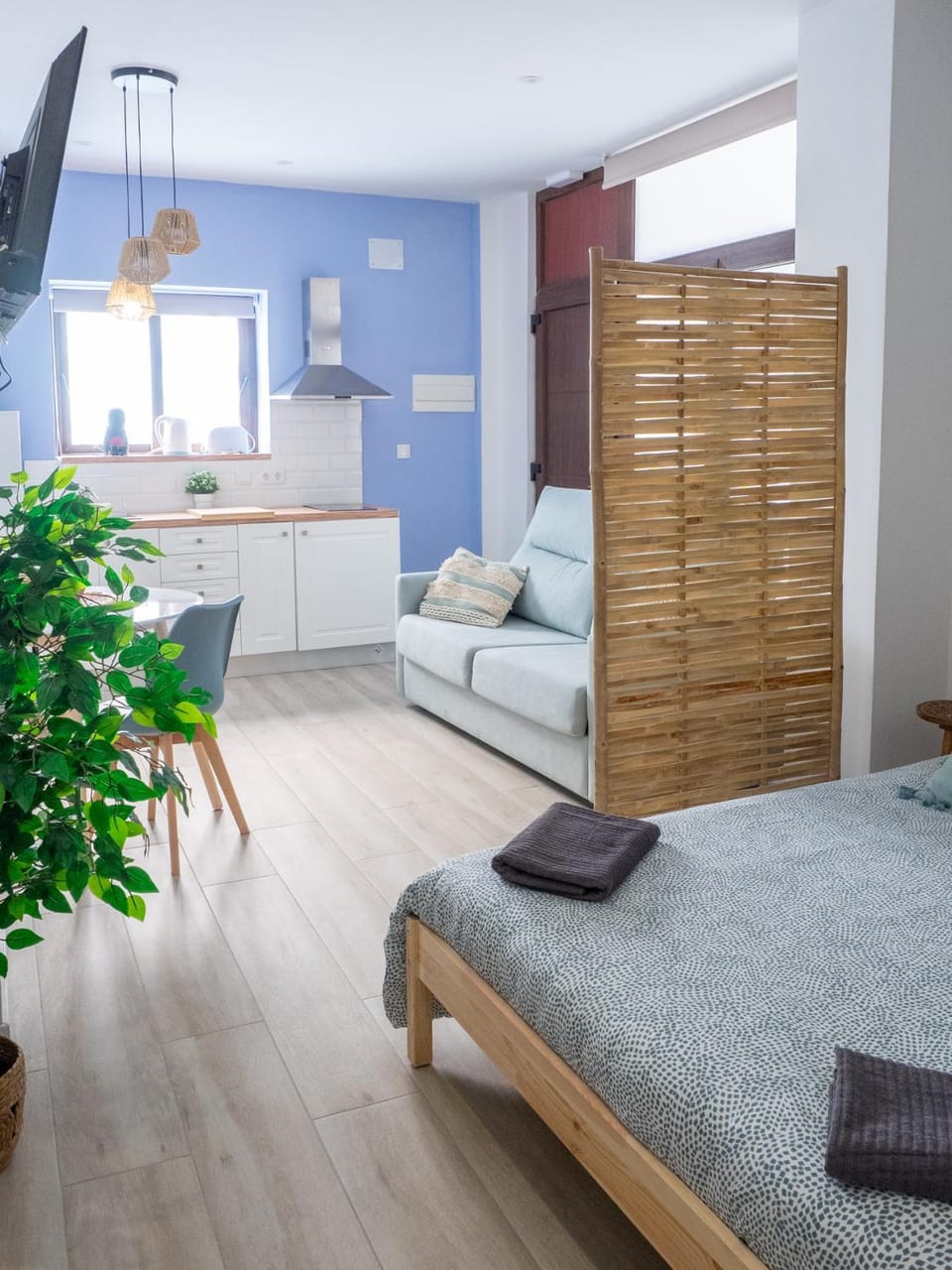 Kitchen or kitchenette, Photo of the whole room, Seating area