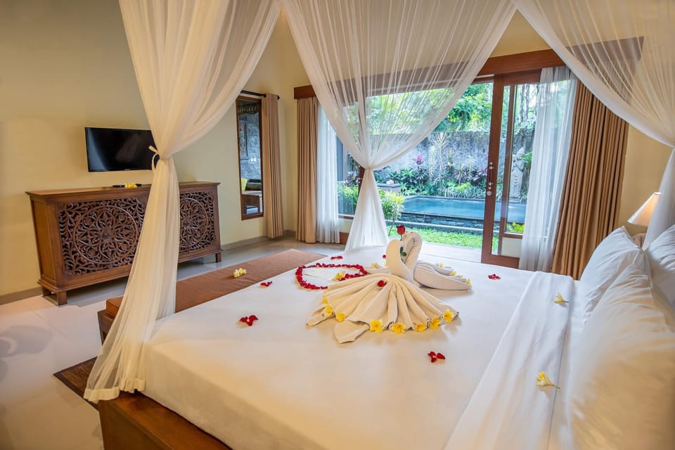 Bed, TV and multimedia, Photo of the whole room, Bedroom, towels