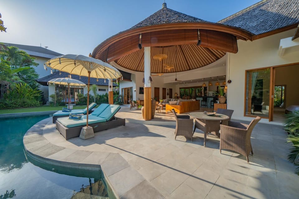 Natural landscape, Garden, Seating area, Garden view, Swimming pool, sunbed
