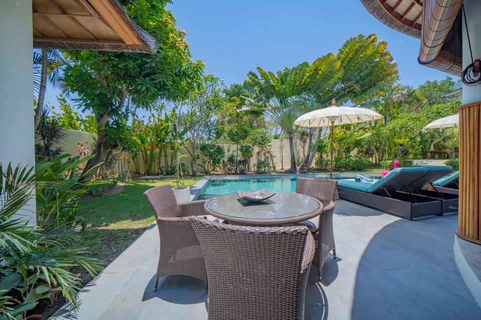 Garden, Seating area, Garden view, Pool view, Swimming pool