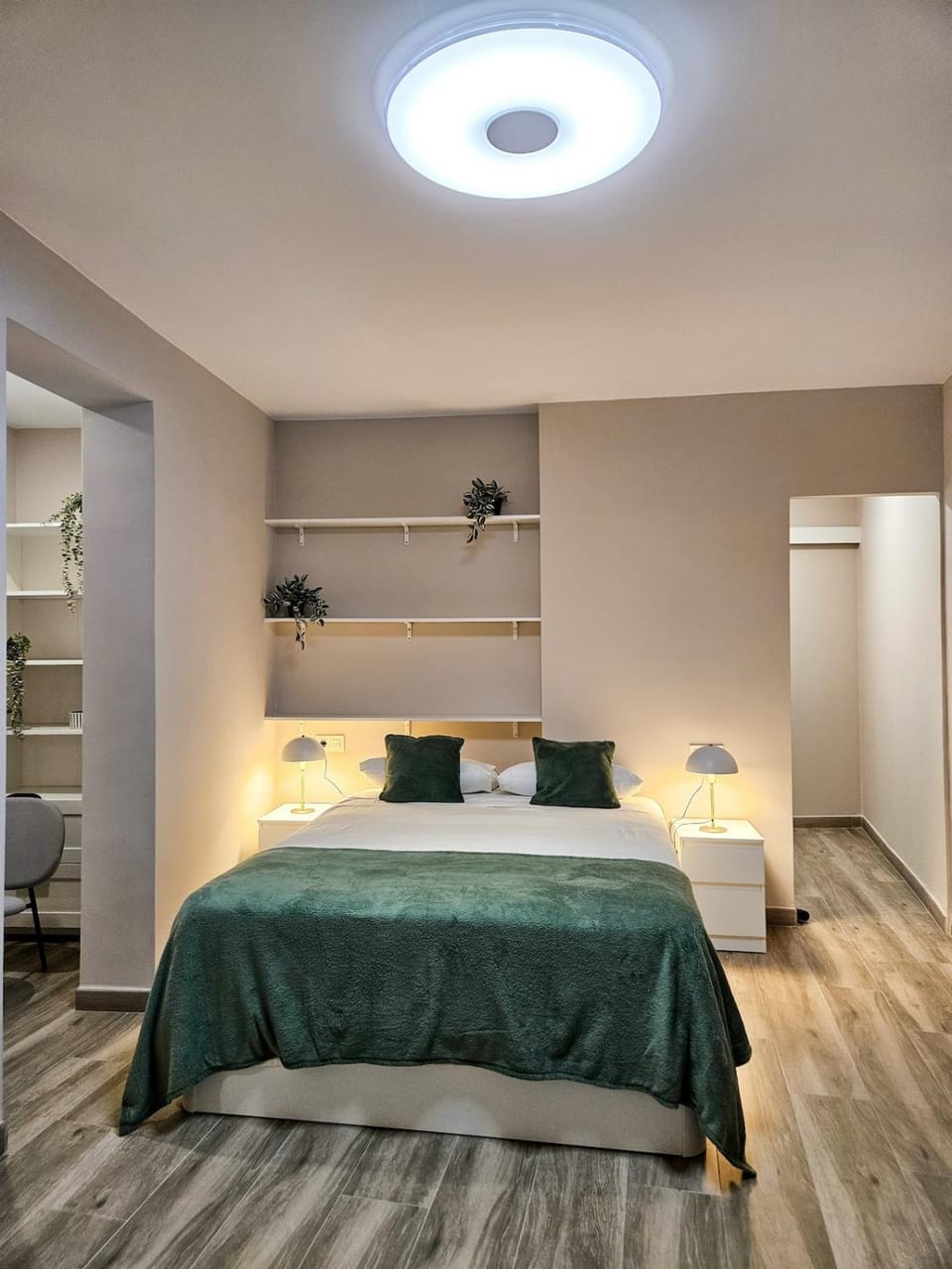 Bed, Photo of the whole room, Bedroom
