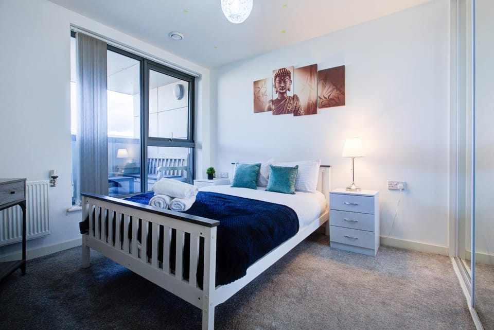 Bed, Bedroom, towels