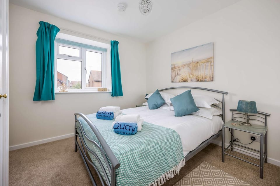 Sea Cloud - 2-bedroom House with Courtyard Garden House in Poole