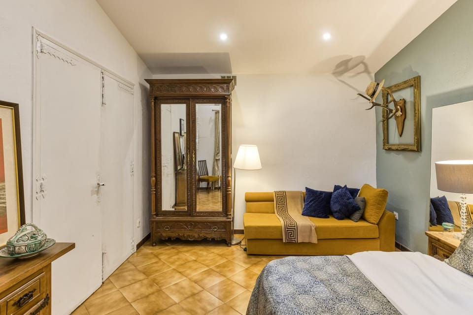 Property building, Living room