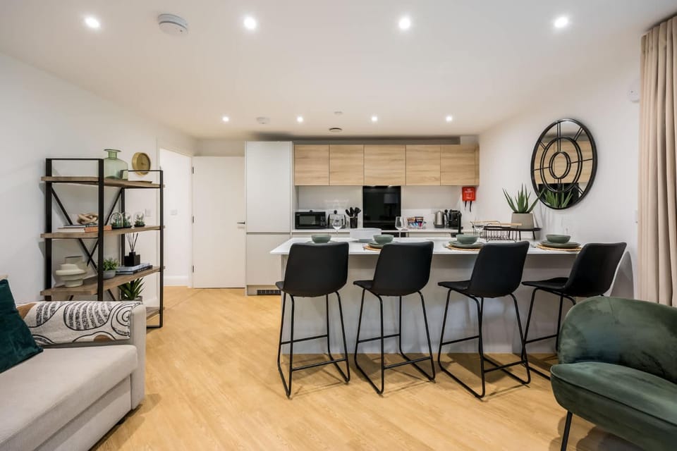 Kitchen or kitchenette, Living room, Seating area, Dining area