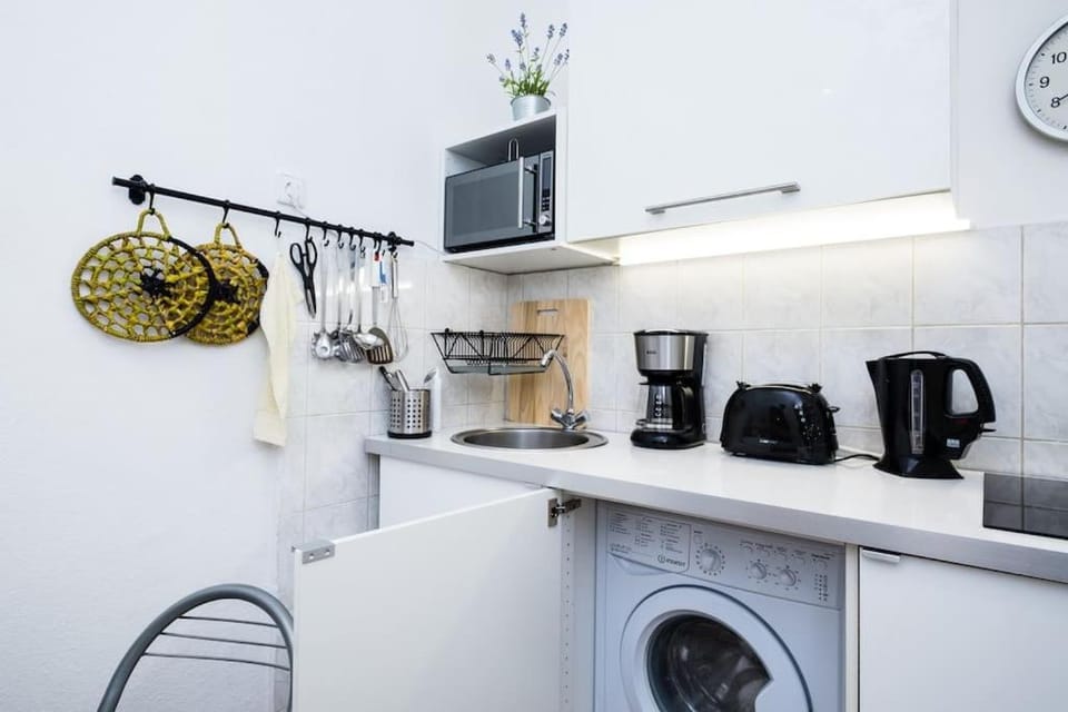 Coffee/tea facilities, Kitchen or kitchenette, washing machine