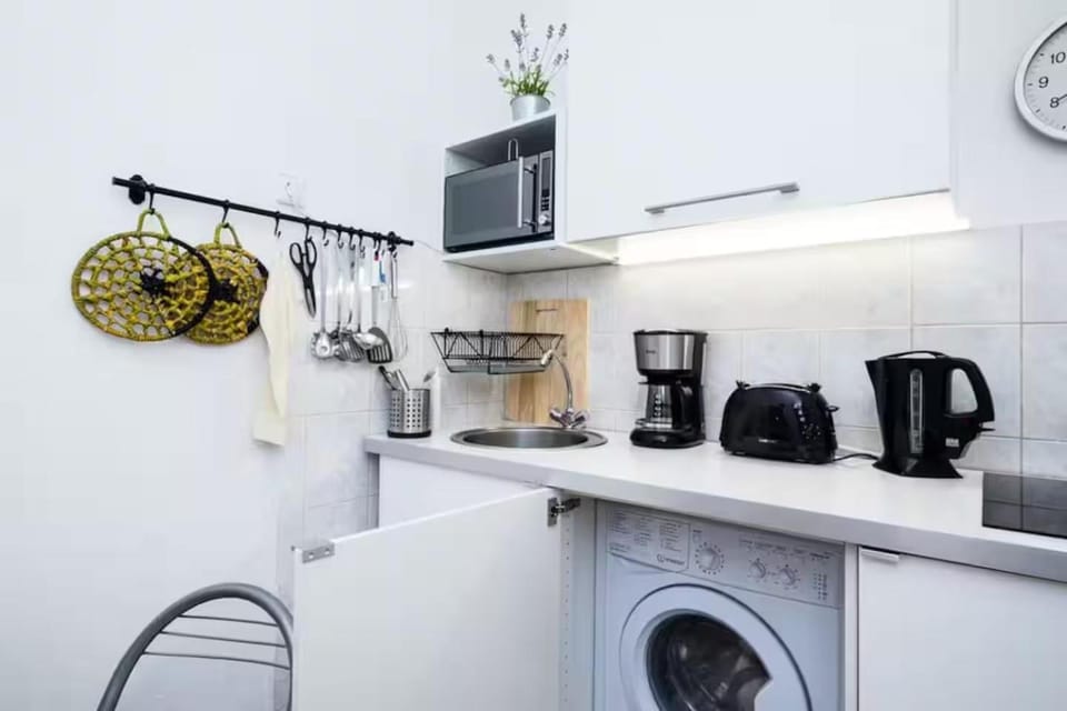 Coffee/tea facilities, microwave, washing machine