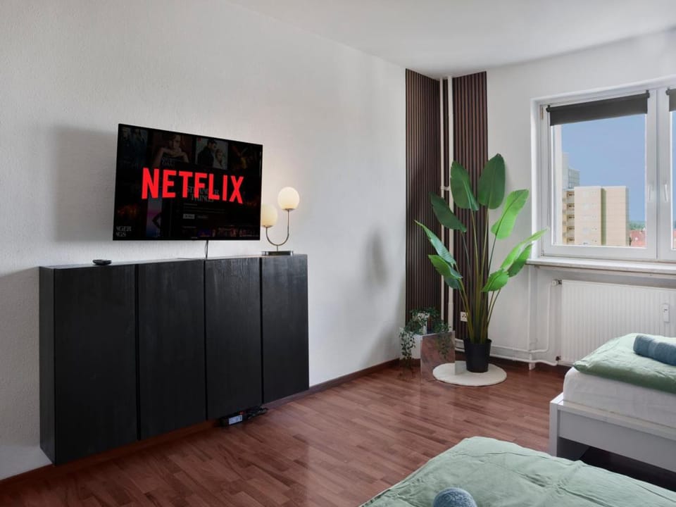 Bed, TV and multimedia, Photo of the whole room, Evening entertainment, Bedroom