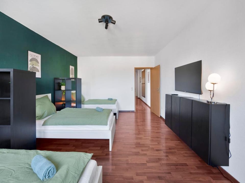 Bed, TV and multimedia, Photo of the whole room, Evening entertainment, Bedroom