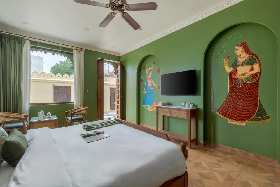 Bed, TV and multimedia, Photo of the whole room, Bedroom
