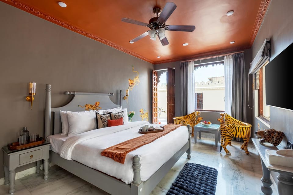 Photo of the whole room, Bedroom