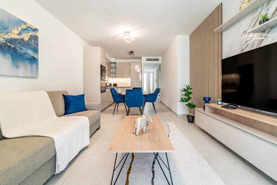 Restaurant/places to eat, Communal lounge/ TV room, TV and multimedia, Living room, Seating area, Evening entertainment