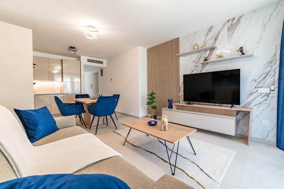 TV and multimedia, Kitchen or kitchenette, Living room, Seating area, Dining area, air conditioner