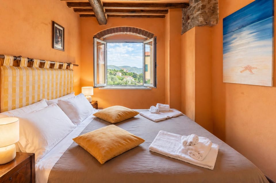 Bed, Natural landscape, Photo of the whole room